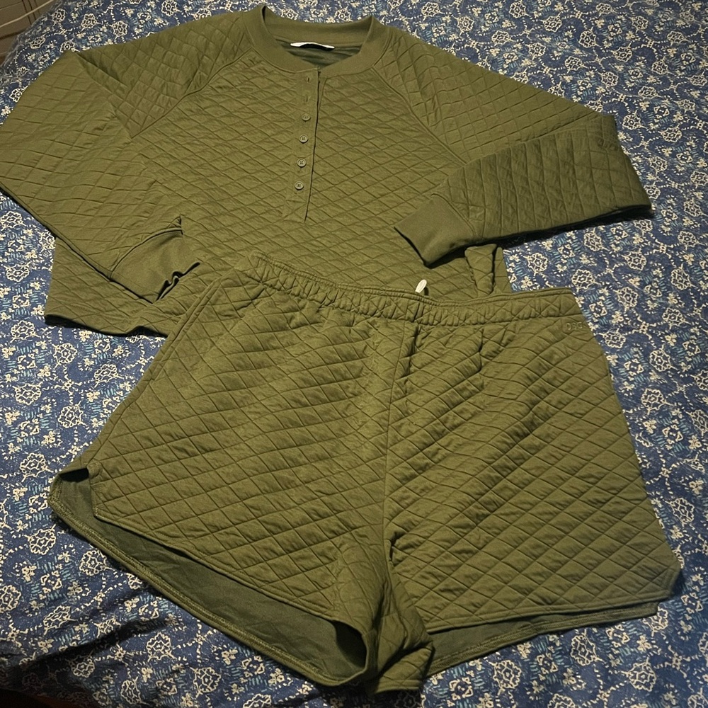 Dick’s DSG Quilted Green Outfit - Crop Shirt & matching Shorts